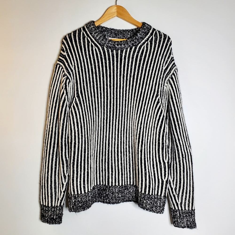 Elizabeth and James Crewneck Black & White Striped Chunky Knit sweater XL